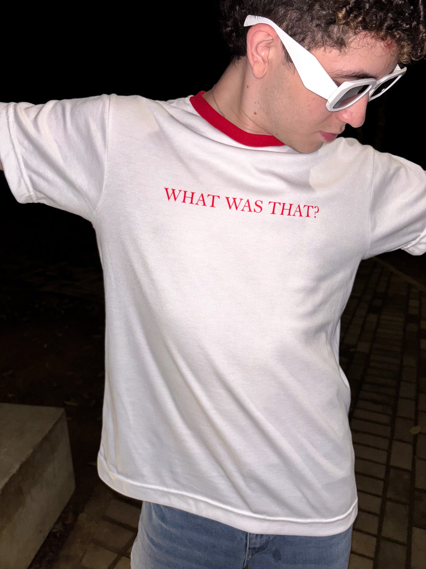 Lorde What Was That (Blanca con Cuello Rib Rojo)