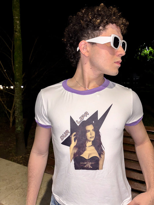 Ringer Tee Piel de Durazno - Dua Lipa (Blanca con Ribs Violetas)
