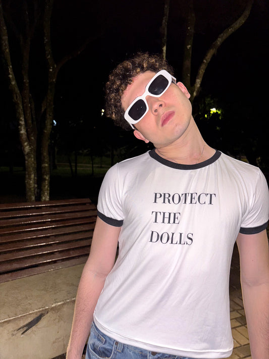 Ringer Tee Piel de Durazno - Protect the Dolls (Blanca con Ribs Negros)