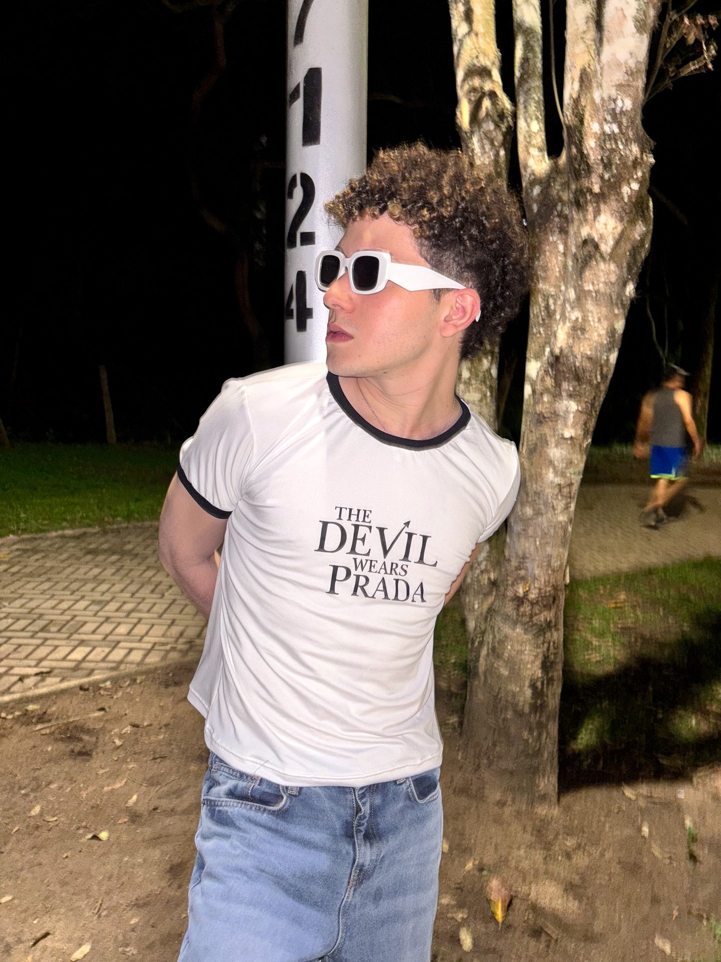 Ringer Tee Piel de Durazno - The Devil Wears Prada (Blanca con Ribs Negros)