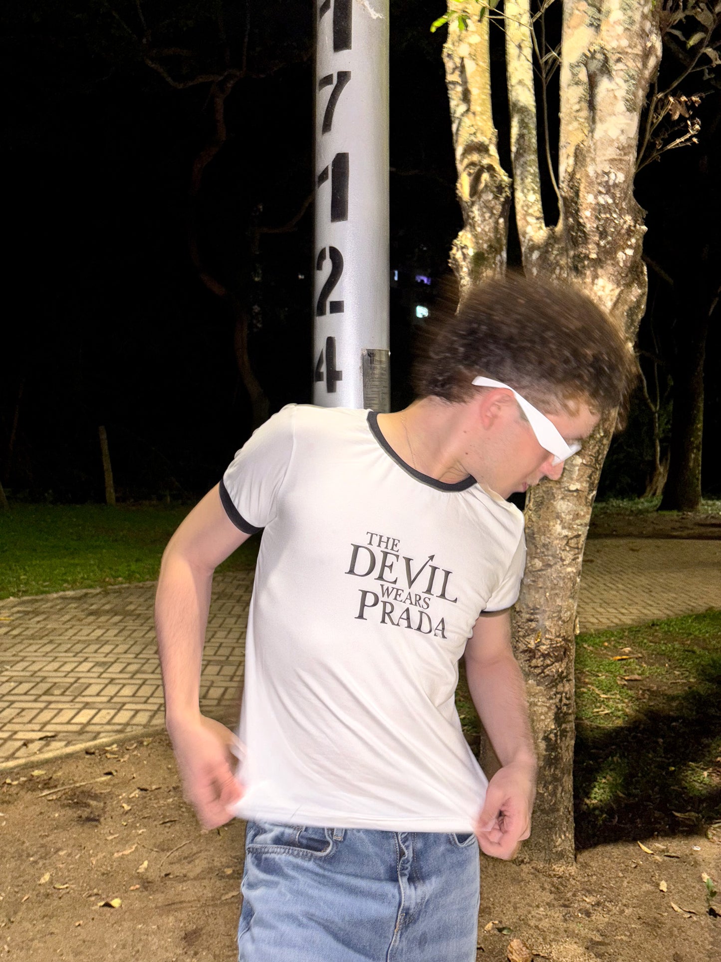 Ringer Tee Piel de Durazno - The Devil Wears Prada (Blanca con Ribs Negros)