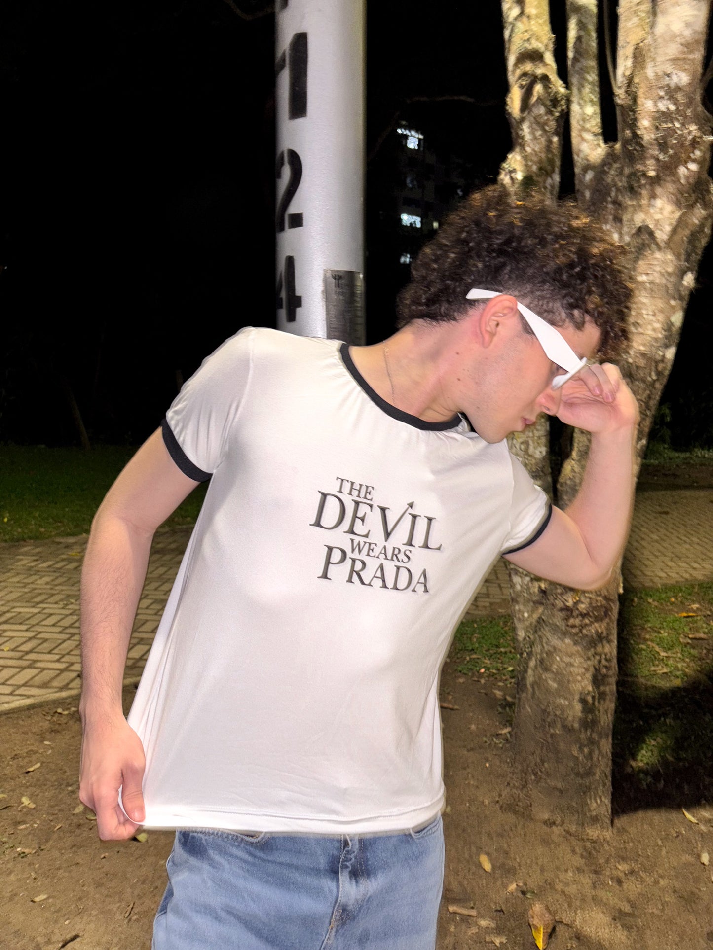 Ringer Tee Piel de Durazno - The Devil Wears Prada (Blanca con Ribs Negros)