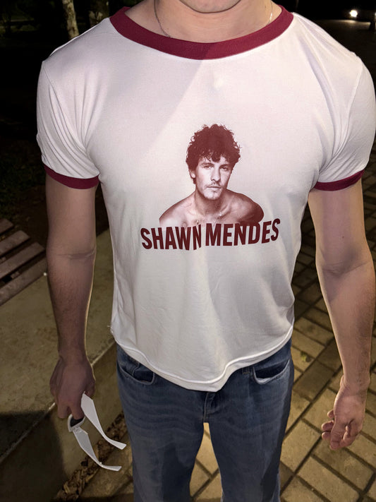 Ringer Tee Piel de Durazno - Shawn Mendes (Blanca con Ribs Vino)