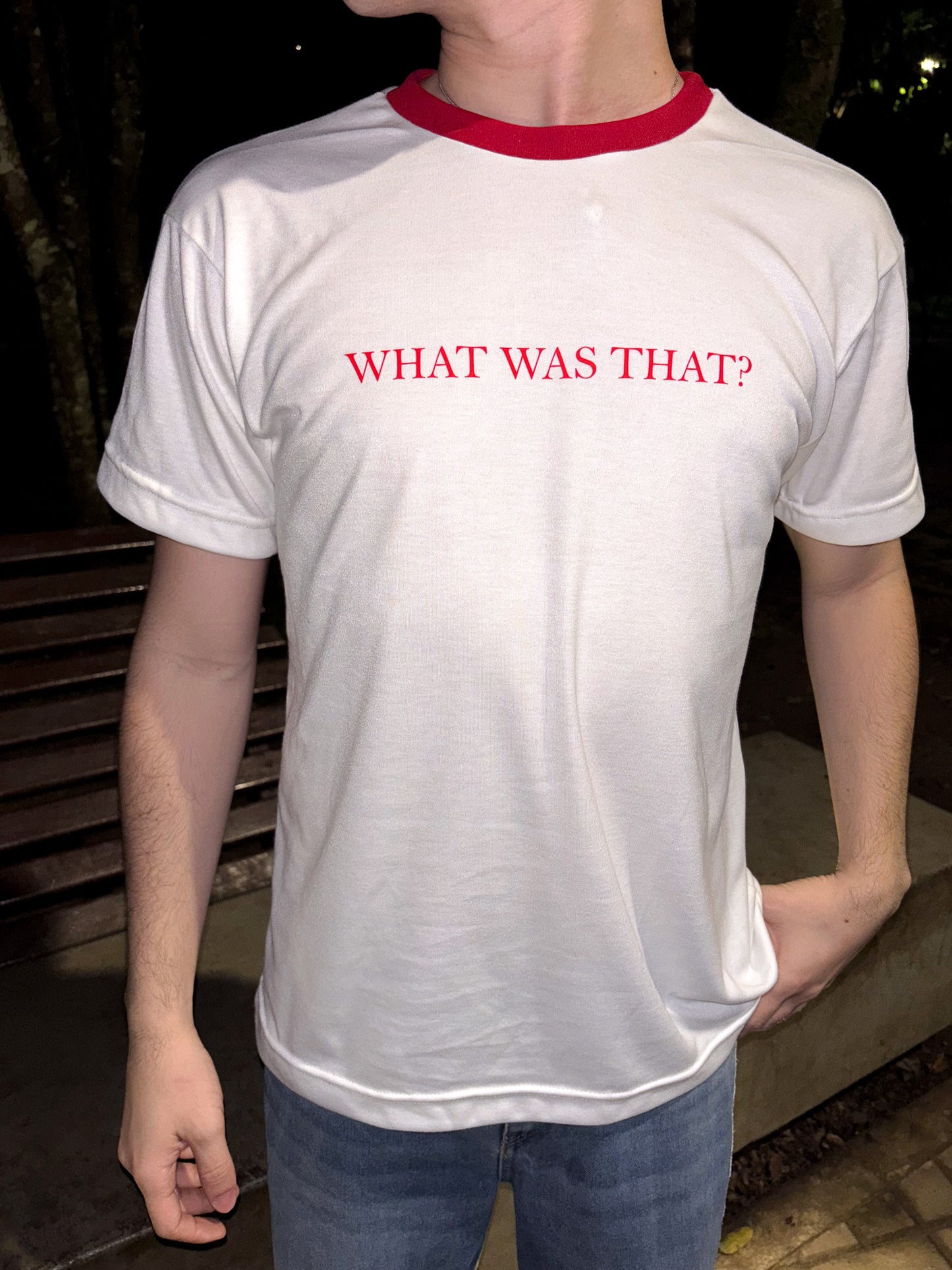 Lorde What Was That (Blanca con Cuello Rib Rojo)